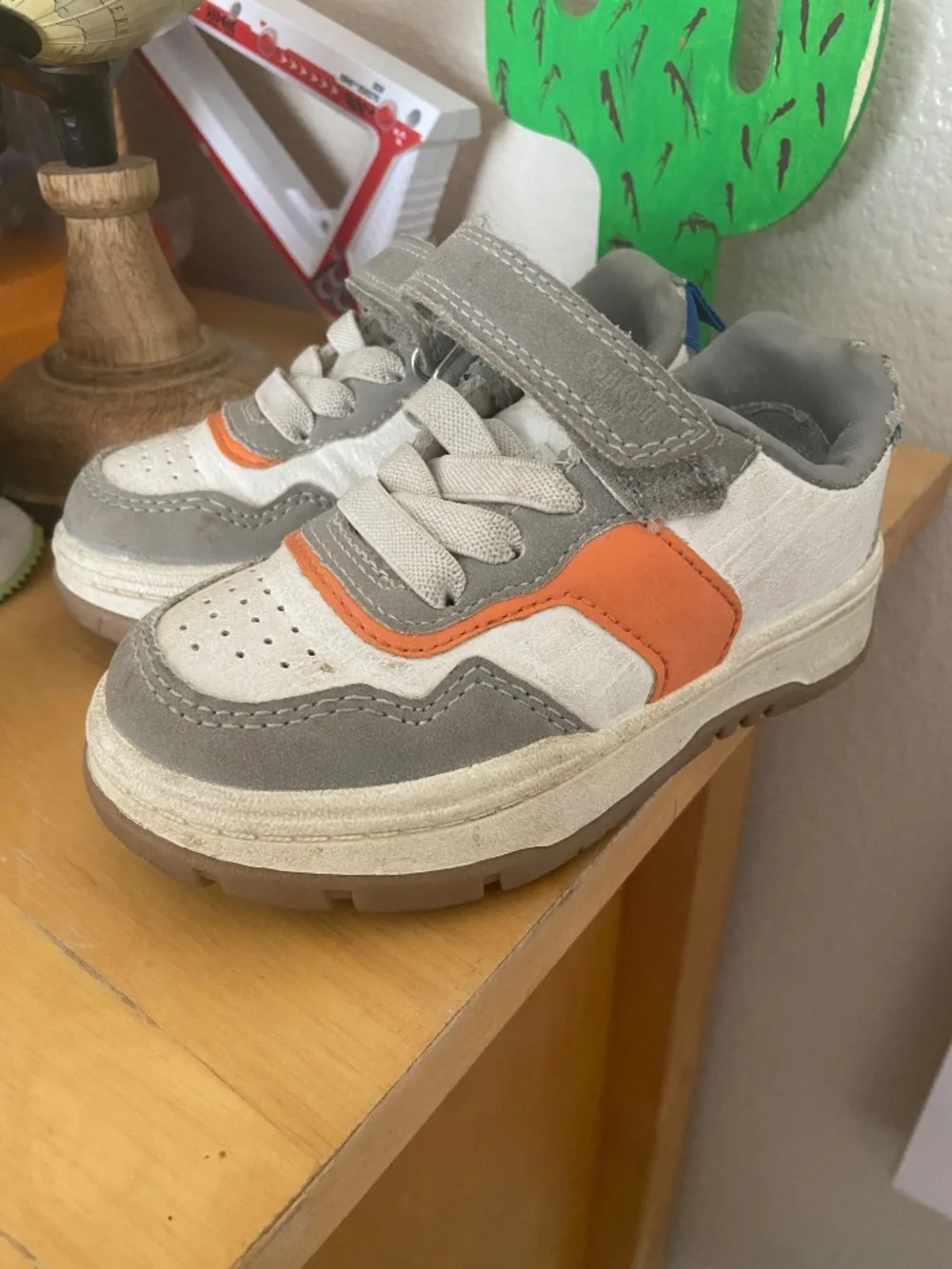Toddler sneakers 6T